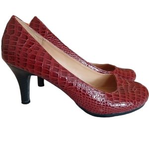 Red Leather Snakeskin print pumps in sz.8